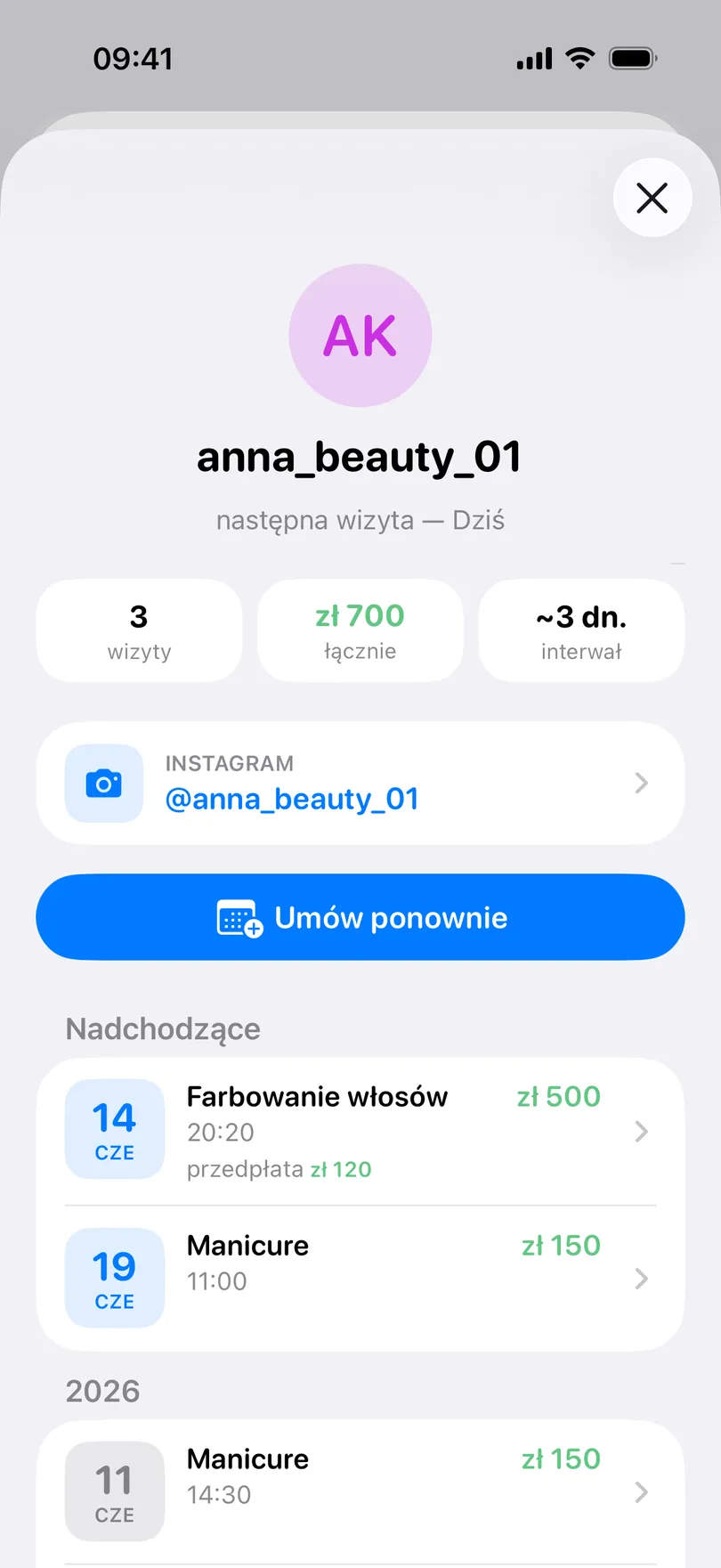 Profil klienta w My Clients: inicjały AK i nazwa anna_beauty_01, następna wizyta dziś, kafelki z liczbą wizyt, kwotą łącznie i interwałem, wiersz Instagram, przycisk Umów ponownie i nadchodzące wizyty