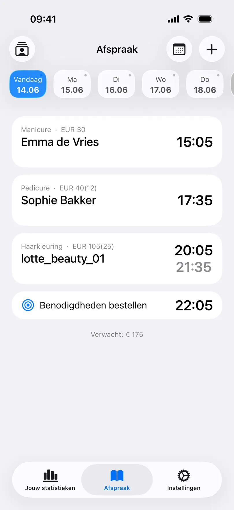 Het tabblad Afspraak in My Clients: de datumbalk, de afspraken van vandaag met dienst, prijs en tijd voor Emma de Vries, Sophie Bakker en lotte_beauty_01, een persoonlijke herinnering en onderaan de verwachte omzet van de dag